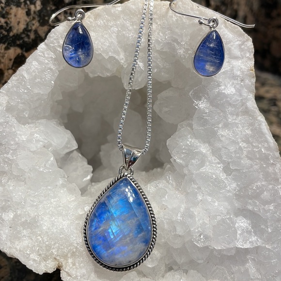 Sterling Silver Genuine Blue Rainbow Moonstone Set. Retail 260.00 NWT - Picture 6 of 8